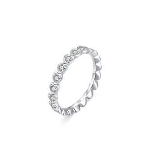 S925 sterling silver heart-shaped band ring with sparkling cubic zirconia stones