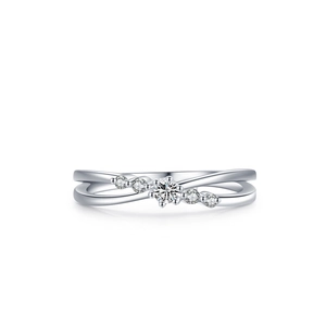 Bague élégante en argent s925 avec anneau double croisé et cinq zircons étincelants