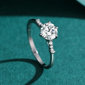 Classic S925 sterling silver six-prong wedding ring with 1 carat brilliant round diamond