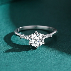 Classic six-prong S925 silver ring with 1-carat round brilliant moissanite center stone