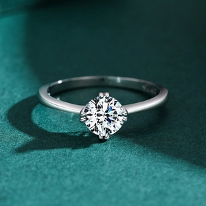 Classic S925 sterling silver four-prong ring with a round brilliant-cut solitaire diamond