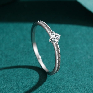 Elegant S925 sterling silver ring with a sparkling solitaire zircon in a four-prong setting