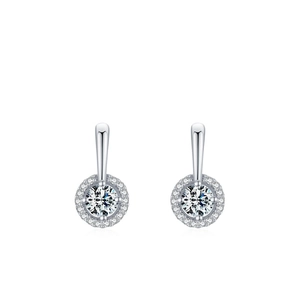 Boucles d'oreilles halo classiques en argent 925 avec pierres rondes étincelantes