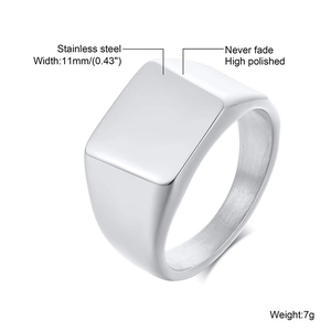 Bague chevalière carrée en acier inoxydable poli avec un design plat minimaliste de 11mm