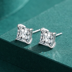 Elegant s925 silver square princess cut zirconia stud earrings in a four-prong setting