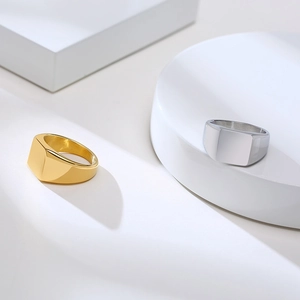 Bague Chevalière Carrée en Acier Inoxydable Minimaliste pour Femmes Hautement Poli Plat Simple Doigt Or Argent Bijoux
