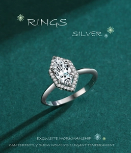 Macro d'une bague en argent 925 avec diamant marquise et design halo luxueux