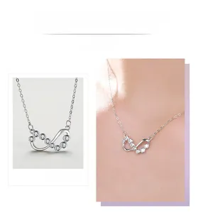 Vue macro d'un collier pendentif infini en argent serti de zircons étincelants