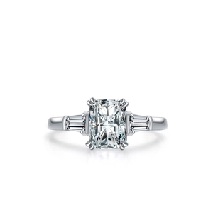 Elegant s925 silver ring featuring emerald-cut solitaire and side baguette diamonds
