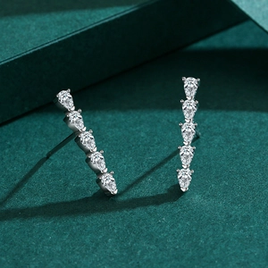 Boucles d'oreilles en argent s925 avec cinq zircons en dégradé de forme goutte