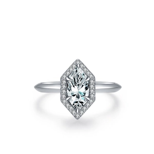 Bague en argent S925 sertie d'un diamant marquise et halo de cristaux brillants