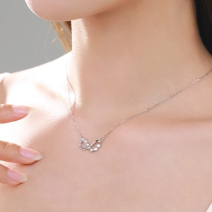 Collier infini en argent sterling 925 orné de zircons cubiques brillants sur chaîne fine