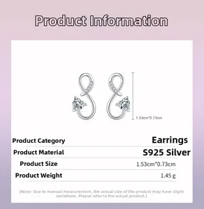 Vue détaillée des boucles d'oreilles cœur infini en argent S925 et oxydes de zirconium