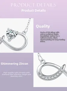 Macro d'un pendentif cœur infini en argent S925 avec des pierres de zircone cubique