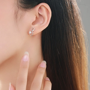 Élégantes boucles d'oreilles cœur infini en argent 925 avec zircons scintillants