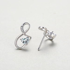 Élégantes boucles d'oreilles cœur infini en argent sterling 925 avec zircons brillants