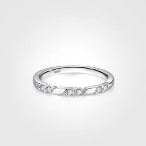 Bague Ouverte Torsadée Géométrique en Zirconia en Argent Sterling 925 Minimaliste pour Femme Élégante Mode Micro Incrustée Alliance Bijoux de Mariage Cadeau