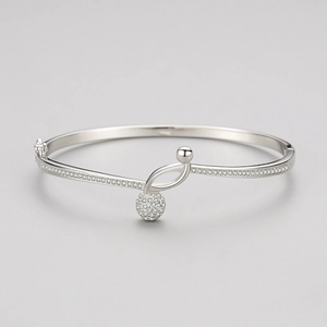 Elegant s925 sterling silver bracelet for women with crystal charms and a droplet clasp