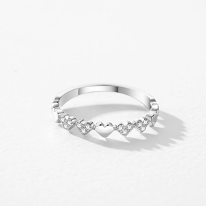 Elegante anello a cuore in argento sterling 925 con scintillanti pietre micro-pave