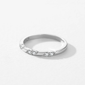 Bague géométrique minimaliste en argent sterling S925 avec des accents de zircone