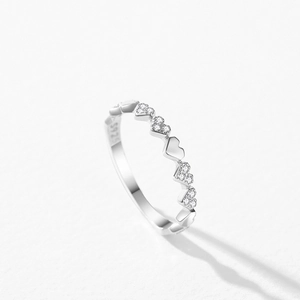 Anello elegante in argento sterling 925 a forma di cuore con zirconi pavé di lusso
