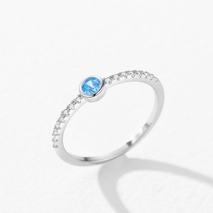 Eleganter S925 Sterlingsilber Ring mit hellblauem Zirkon und mikrogepflasterten Steinen
