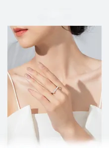 Minimalist s925 silver ring featuring a geometric horizontal bar worn on index finger