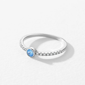 Minimalistischer S925 Silberring mit rundem blauem Zirkon und Pavé-Besatz für Damen