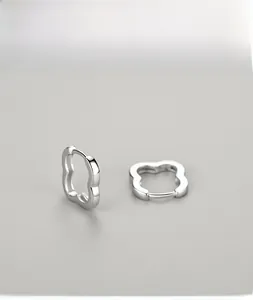 Detailed close-up of polished S925 sterling silver clover earrings with high-gloss finish