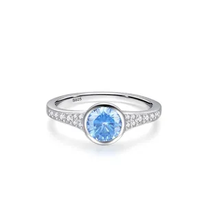 Lussuoso anello in argento S925 con zircone blu tondo centrale e diamanti laterali