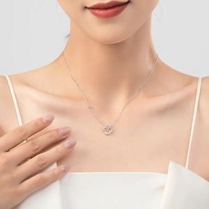 Elegant s925 silver four-leaf clover pendant necklace with zircon pavé on model