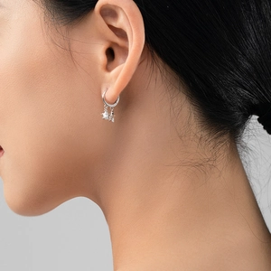 Boucles d'oreilles créoles étoiles en argent S925 avec zircon micro-incrusté et design épuré