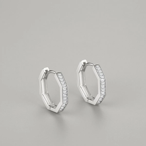 Orecchini a cerchio in argento S925 con zirconi a baguette in stile minimalista