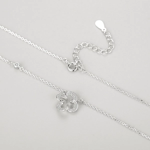 S925 sterling silver lucky leaf pendant necklace with pavé zircons on a delicate chain