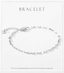 Detailed shot of 925 sterling silver chain bracelet with lobster clasp and S925 tag