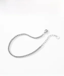 Detailed view of S925 sterling silver twisted chain bracelet with lobster clasp closure