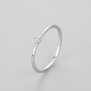 Bague minimaliste en argent sterling S925 avec anneau poli et pierre en zircon ronde