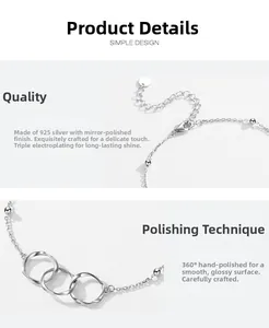 Detail eines Armbands aus 925er Sterlingsilber mit Ringen und spiegelpolierter Oberfläche