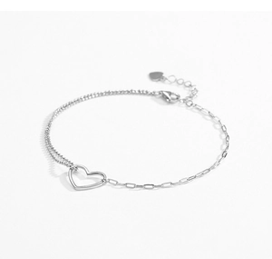 Detail of s925 silver heart bracelet showing mixed bead and paperclip chain with clasp