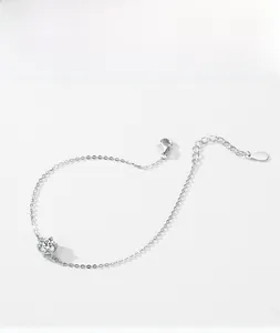 Detail view of s925 sterling silver chain bracelet with a six-prong solitaire zircon stone