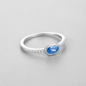 Bague élégante en argent sterling S925 avec zircon bleu ovale et pavé de pierres