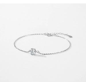 Detailed close-up of S925 sterling silver chain bracelet with a sparkling 6-prong cz stone