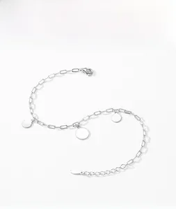 Detailansicht des s925 Silber Armbands mit drei glatten, runden Anhängern und Gliederkette