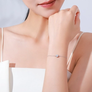 Elegant S925 sterling silver chain bracelet with a six-prong round-cut solitaire stone