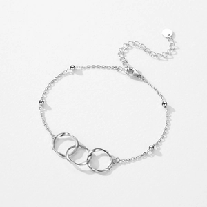 Minimalistisches S925 Sterlingsilber Armband mit verschlungenen Ringen und kleinen Perlen