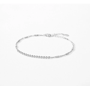 Detail of 925 silver beaded bracelet with adjustable lobster clasp and metal bar