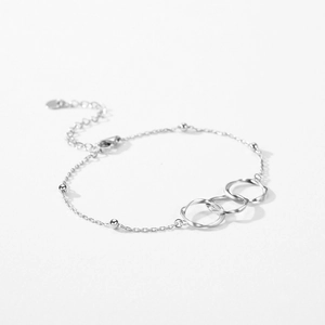 Minimalistisches Armband aus S925 Sterlingsilber mit drei ineinandergreifenden Ringen