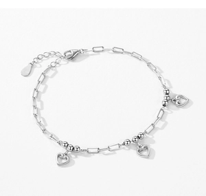 Detail of s925 silver heart bracelet with adjustable chain and lobster clasp