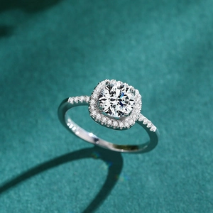 Classic S925 silver engagement ring with large round solitaire and cushion halo