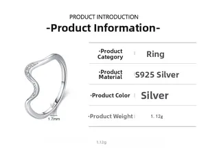 Dettaglio macro dell'anello a onda in argento S925 con dimensioni e peso di 1,12g